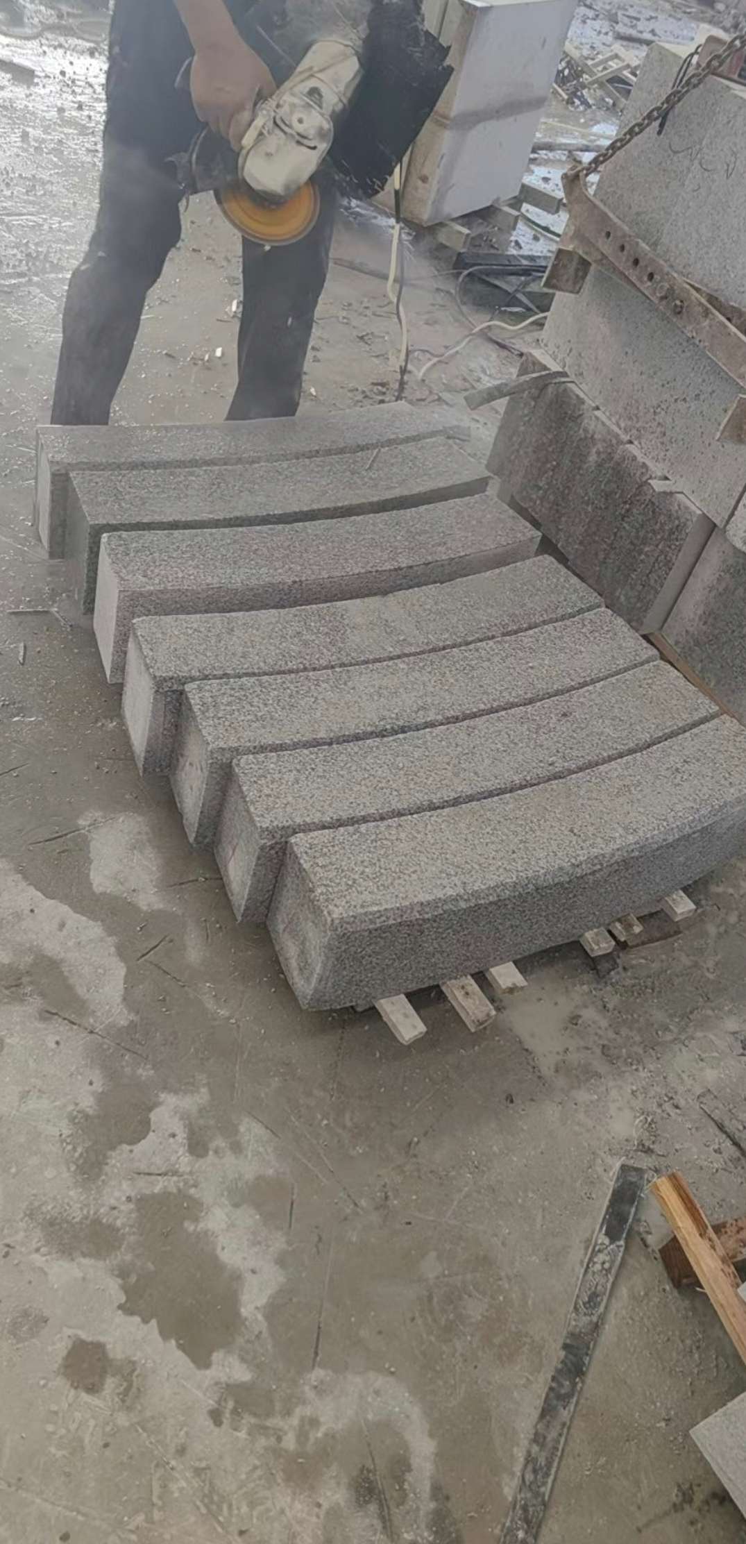 唐山芝麻白弧形路牙石