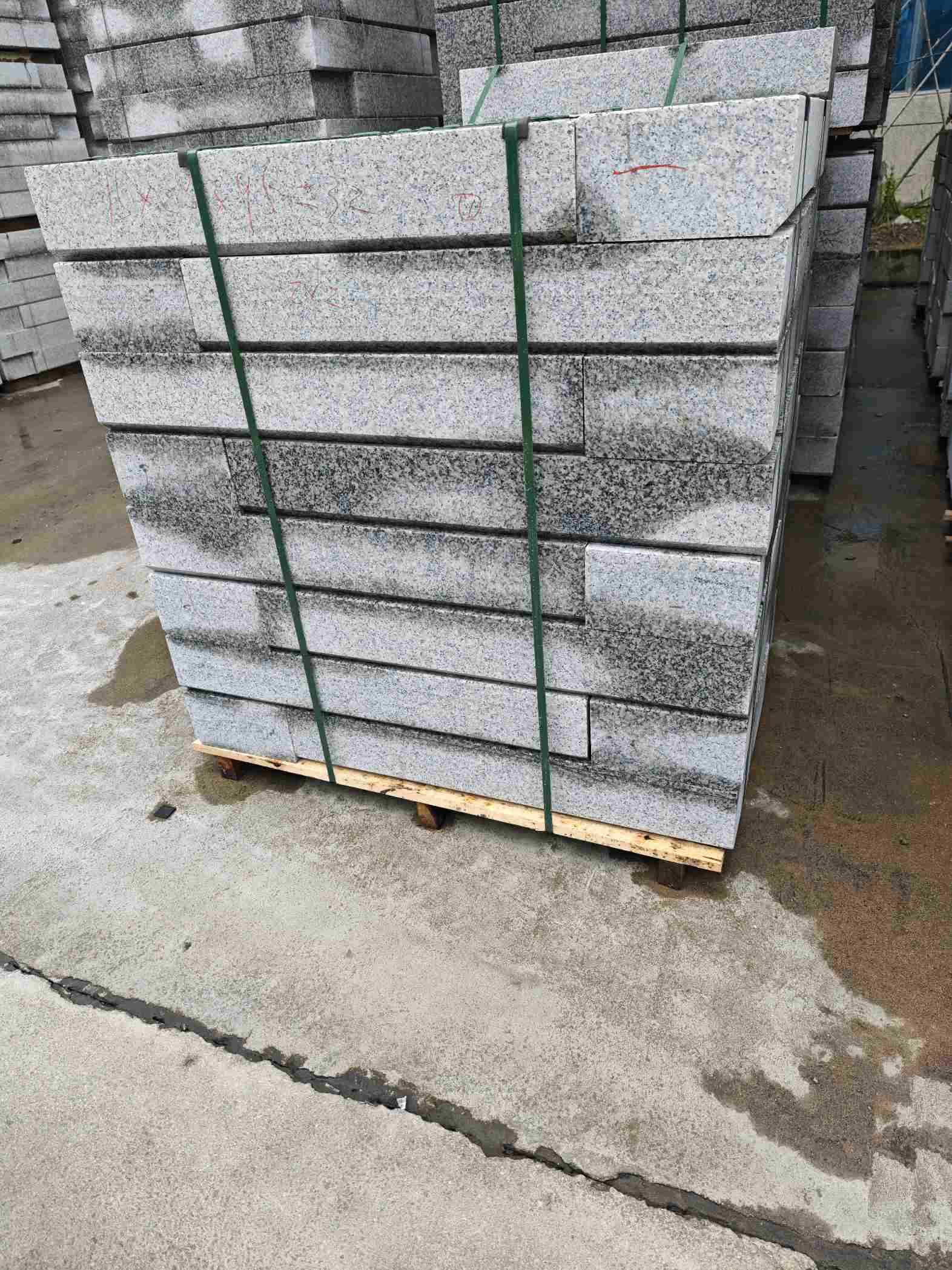 唐山芙蓉白路牙石，马路牙子